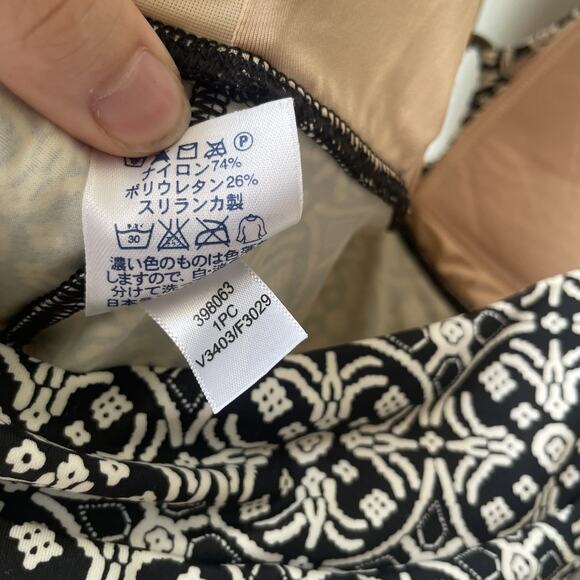 Lands End Tankini Top Black White Geometric Swim Women’s‎ size 8 Built In Bra - Picture 7 of 10